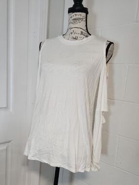 1.4.3. Story by Line Up White Cold-Shoulder And Elbow Top Size Small NWOT